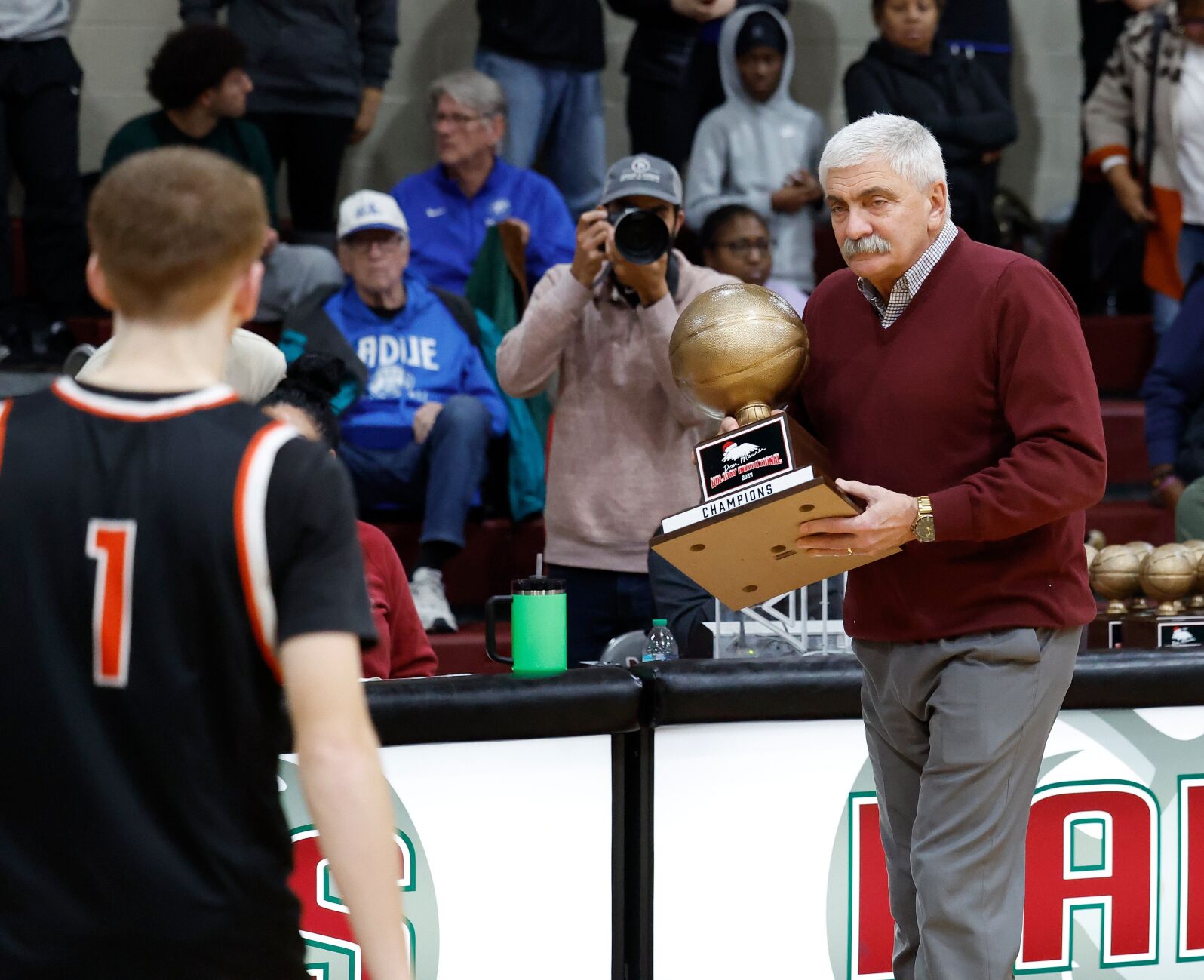 Don Maurer Holiday Invitational, championship: Edwardsville v. Ladue
